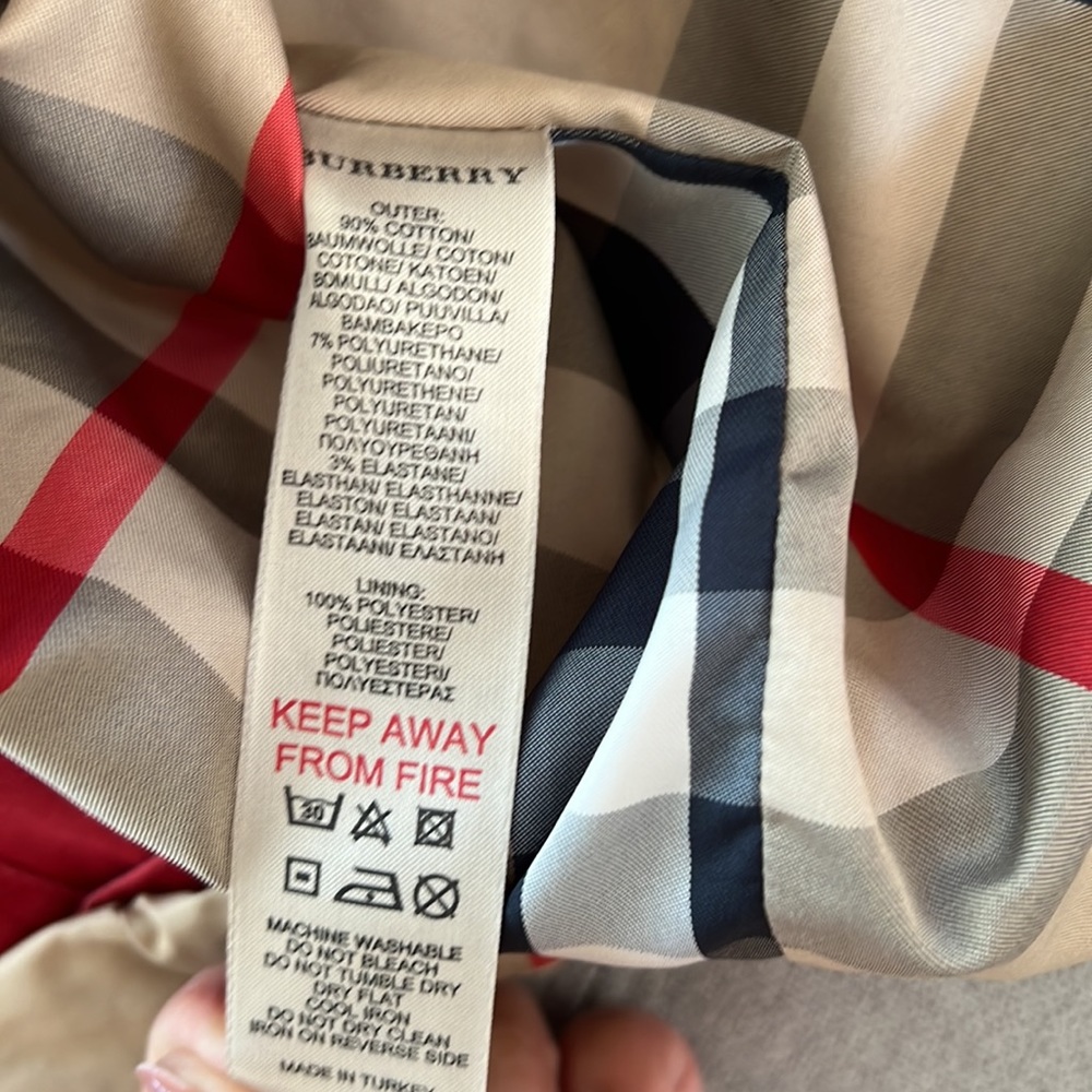 Burberry Unisex Toddler Red Jacket Size 3T - Picture 8 of 8